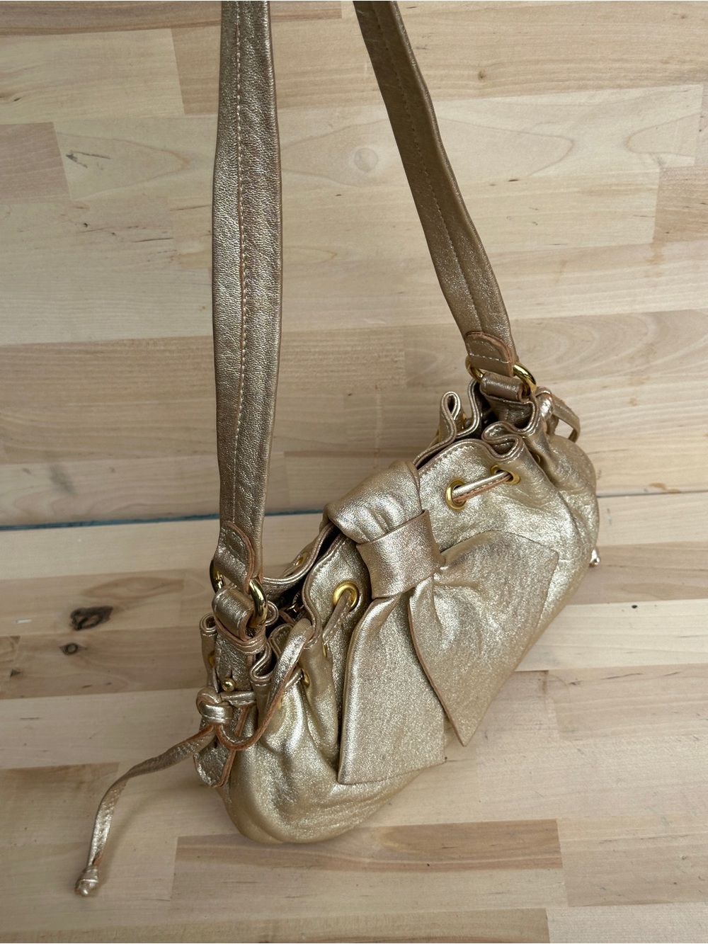VTG Gold Bow-Accent Women's Shoulder Bag